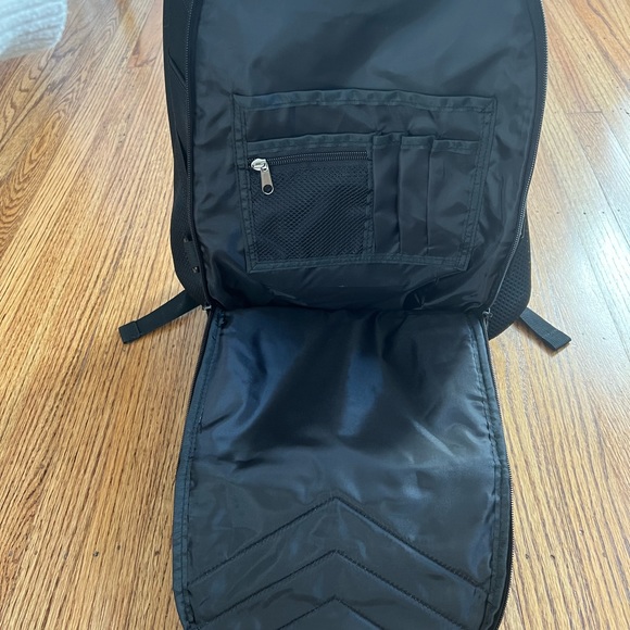 NWOT Port Authority BG100 Xcape Laptop Backpack - Picture 6 of 12